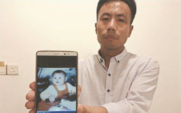 Thanh niên bị bắt cóc từ lúc 11 tháng tuổi được đoàn tụ với gia đình sau 15 năm