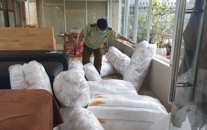 Thu giữ hàng chục nghìn chiếc khẩu trang tại cơ sở sản xuất không phép