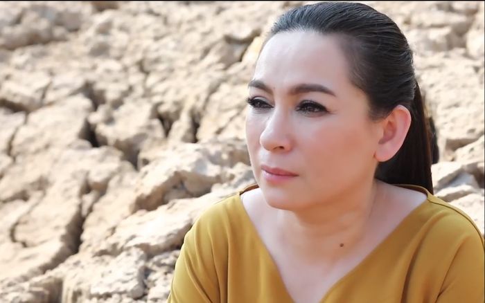 Phi Nhung rơi nước mắt, cứu trợ bà con miền Tây bị ảnh hưởng bởi hạn mặn