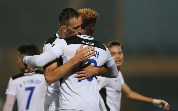 Vì sao các CLB thế giới khổ vì tiền lương, V.League vẫn 'sống khỏe'?