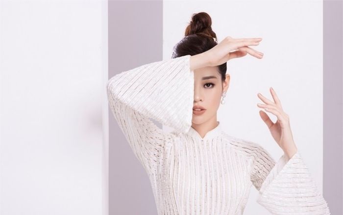 Khánh Vân tung ảnh áo dài trước khi thi Miss Universe, xứng danh hoa hậu mặc áo dài đẹp nhất!