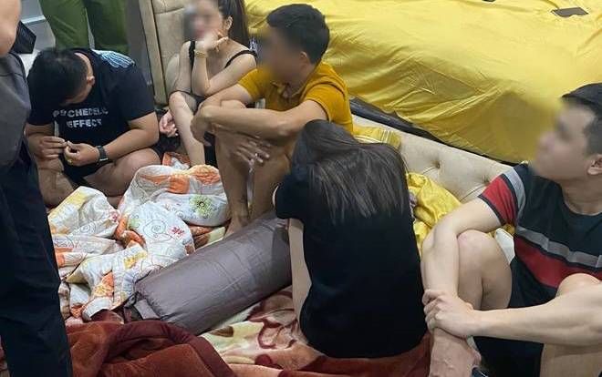 Quán bar và karaoke đóng cửa vì COVID- 19, 7 'dân chơi' mua ma túy về 'bay lắc' tại nhà