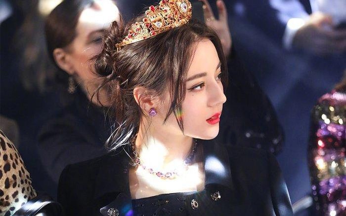 Địch Lệ Nhiệt Ba sẽ rời khỏi Gia Hành, trở thành 'gà cưng' dưới trướng công ty Hoa Sách?