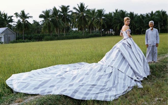 Loạt ảnh thời trang Kate Moss chụp tại Việt Nam được dân mạng đào mộ gây thu hút