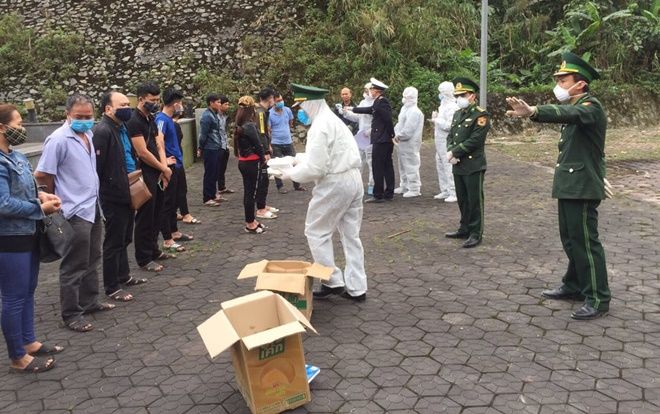 Cách ly 106 người từ Lào về qua cửa khẩu Cầu Treo