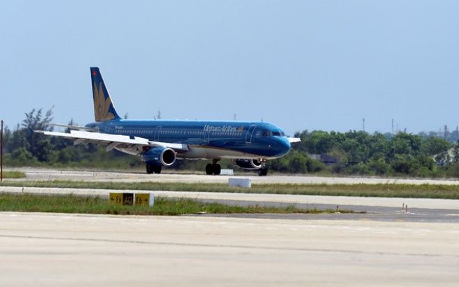 Vietnam Airlines lên tiếng vụ máy bay nổ lốp trên đường băng khi chuẩn bị cất cánh