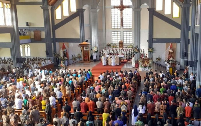 Bất chấp dịch COVID-19, nhà thờ Indonesia vẫn tổ chức thánh lễ quy tụ 1.500 người