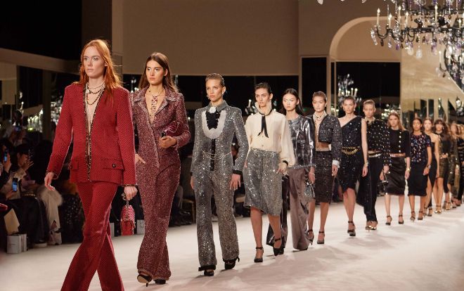 Chanel, Prada, Versace hoãn show vô thời hạn tại các nước Trung Quốc, Nhật Bản và Mỹ vì dịch nCov