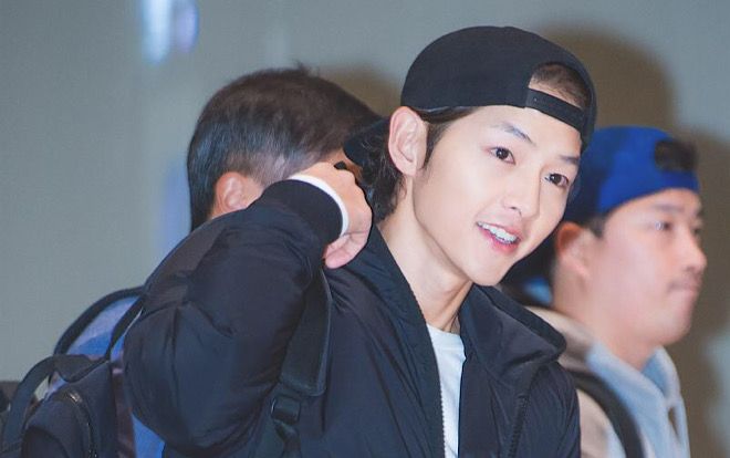 Song Joong Ki và đoàn phim 'Bogotá' khẩn cấp về Hàn vì COVID-19