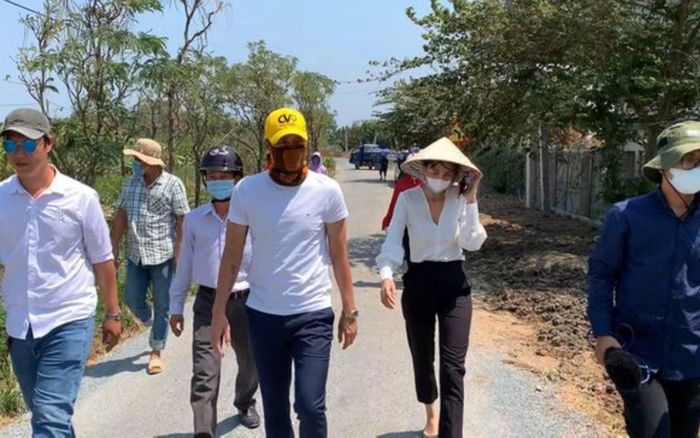 Thuỷ Tiên bị bỏng da, thâm nám vì nắng khi đi từ thiện