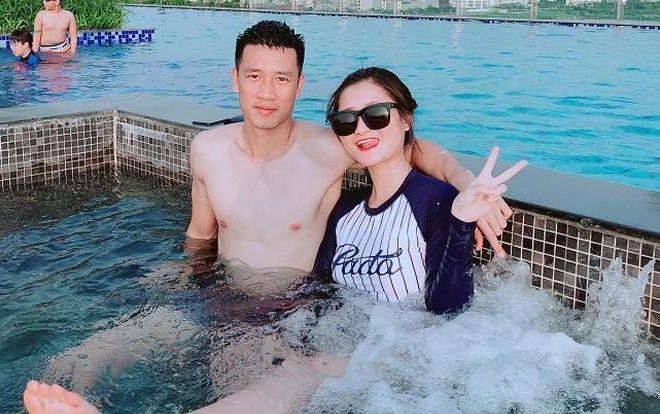 Sợ hot girl Hải Phòng mất ngủ, sao tuyển Việt Nam mua đồ bổ