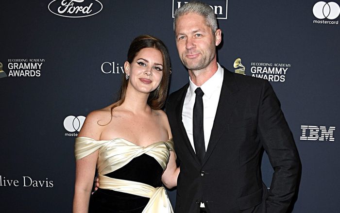 Lana Del Rey đã kịp 'thủ sẵn' hai ca khúc mới sau khi chia tay sĩ quan cảnh sát điển trai