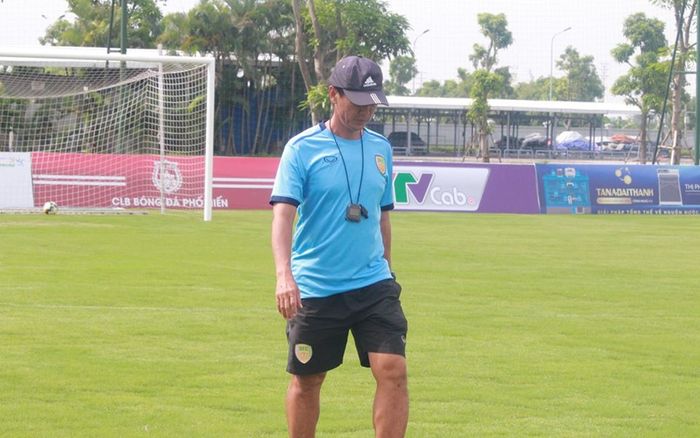 HLV Trần Công Minh 'sốc' khi biết tin các cầu thủ Đồng Tháp cá cược