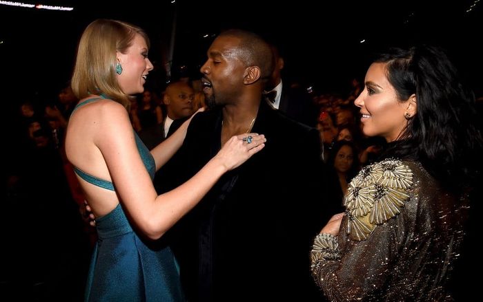 Fan thích thú với cú 'phản dame' từ Taylor Swift tới Kanye West: 'Tôi bán được 7 triệu bản album trước khi bị anh giật mic'