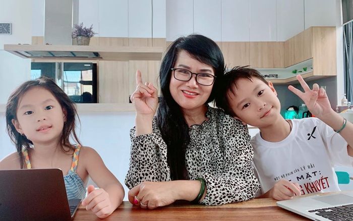 Nhan sắc trẻ đẹp của mẹ vợ Lý Hải khiến nhiều người ngỡ ngàng