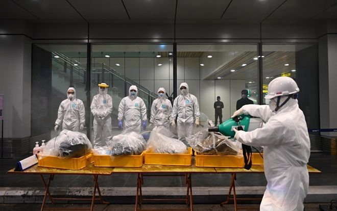 Cận cảnh quy trình khép kín đón khách từ vùng dịch về sân bay Vân Đồn