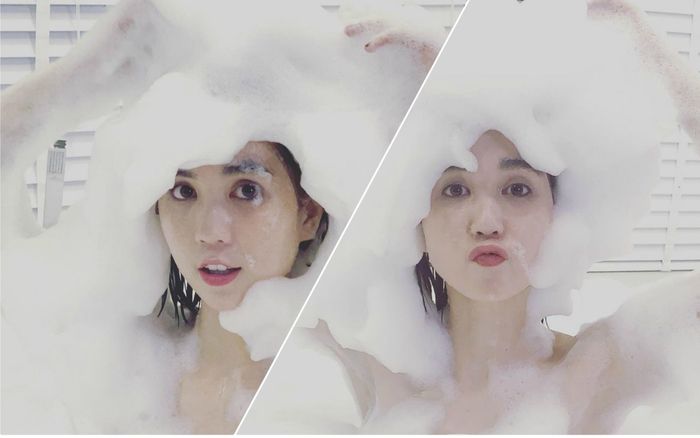 Tinh nghịch trong bọt tuyết: chẳng cần 'cưa sừng làm nghé' vì vốn dĩ Ngọc Trinh vẫn luôn ngây ngô và tươi trẻ