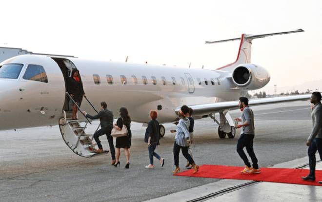 Du học sinh chi hơn 500 triệu đồng để có một vé máy bay rời khỏi Mỹ