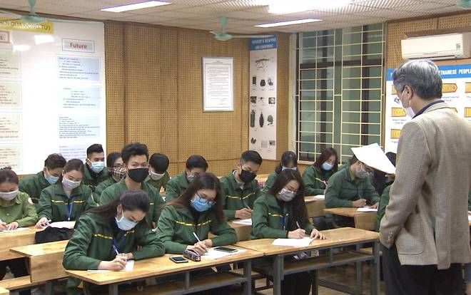 Những Đại học vẫn tổ chức cho sinh viên đến trường suốt mùa dịch COVID- 19