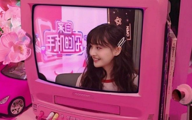 Trịnh Sảng xuất hiện trong live-stream bán hàng, hình ảnh xinh đẹp và ngọt ngào làm dân mạng nhớ đến 'Sở Vũ Tiêm'