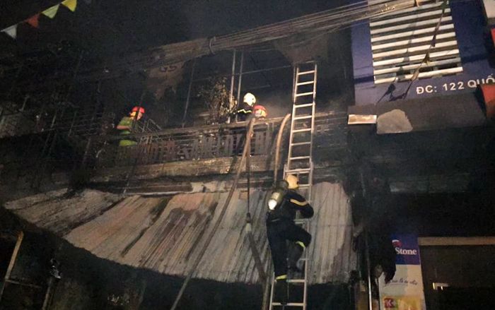 Cháy cửa hàng thiết bị ô tô, hai ông cháu tử vong thương tâm