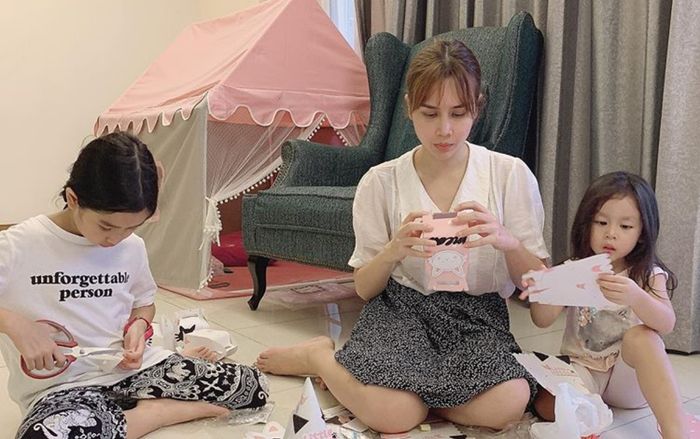 Con gái Lưu Hương Giang: 'Nếu mẹ chơi với con, mẹ sẽ trở thành công chúa'