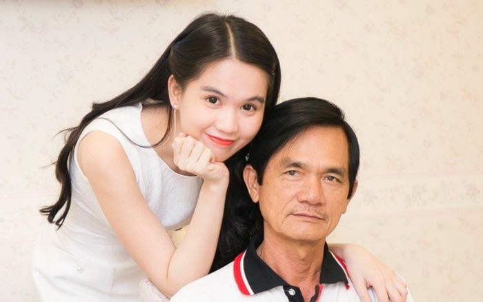 Ngọc Trinh và ông bố tuyệt vời không ngại 'lăn xả' trong từng video của con gái