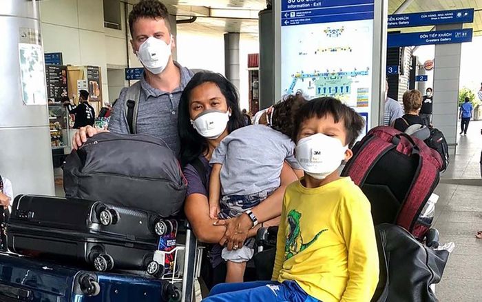 Rời Việt Nam để về Mỹ, giám đốc trẻ choáng với cách chống dịch ở quê nhà