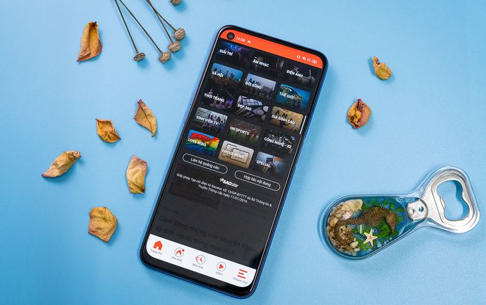 Mở hộp Realme 6 tại VN: Màn hình 90Hz, mặt lưng bóng bẩy, có cụm 4 camera sau