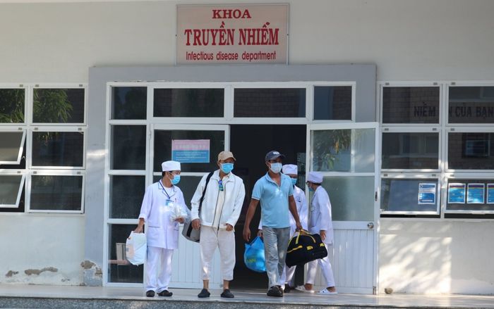 Thêm 2 bệnh nhân mắc COVID-19 đi cùng chuyến bay ở Ninh Thuận khỏi bệnh