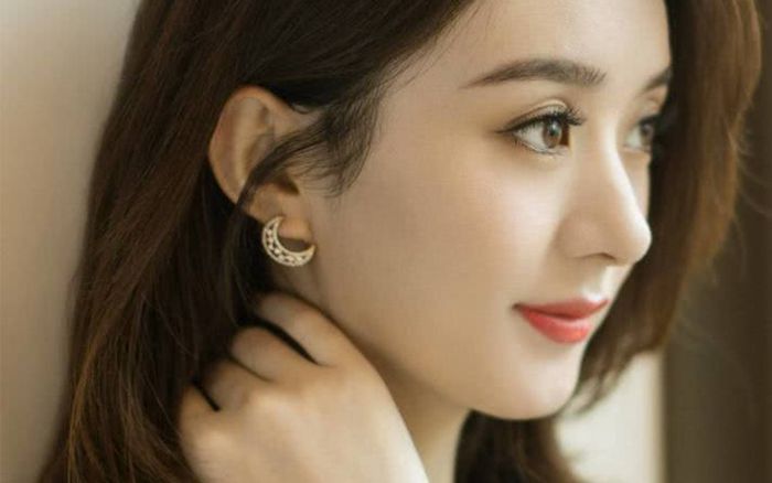 Sau khi sinh, giá trị thương mại của Triệu Lệ Dĩnh không hề giảm ngược lại còn tăng