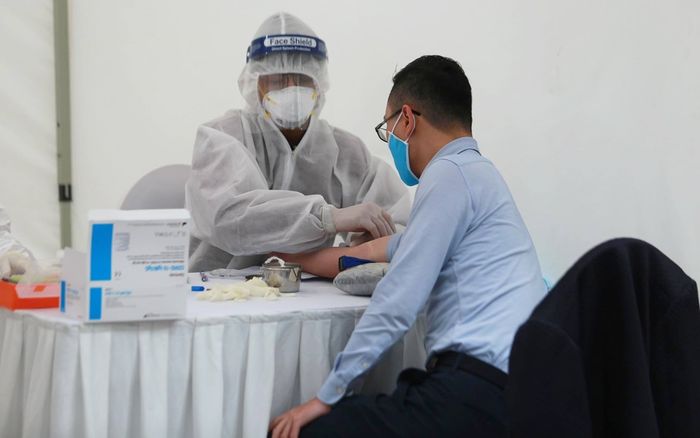 Ba mẫu nghi COVID-19 qua xét nghiệm nhanh 10 phút ở Hà Nội đều cho kết quả âm tính