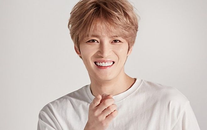 Hàng nghìn chữ ký yêu cầu Nhà Xanh xử phạt trò đùa vớ vẩn ngày cá tháng Tư của Kim Jaejoong