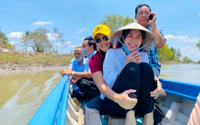 Thủy Tiên: Chỉ trích đánh bóng, PR tôi nhận hết, miễn bà con được vui