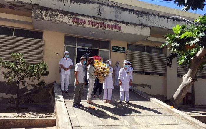 Bệnh nhân ‘siêu lây nhiễm’ số 34 cùng 9 người được chữa khỏi COVID-19