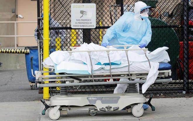 Nhà xác hoạt động hết công suất, New York ráo riết tìm nơi chôn cất tạm thời