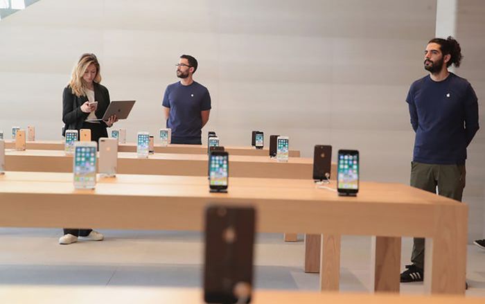 Sướng như nhân viên Apple Store khi làm việc từ xa vì COVID-19