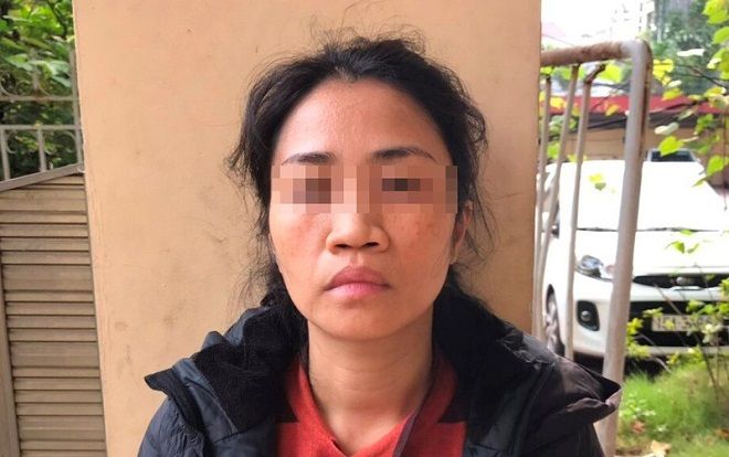 Khởi tố người phụ nữ từ chối đo thân nhiệt, giật khẩu trang và tát trung úy công an