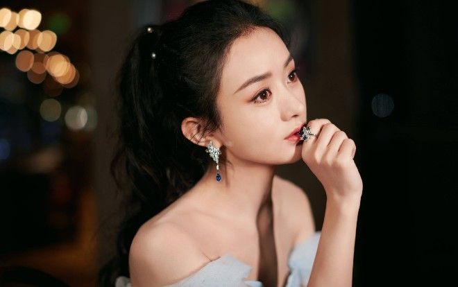 Triệu Lệ Dĩnh lần đầu chia sẻ sau khi trở lại làm việc, diện trang phục trẻ trung như gái xuân thì