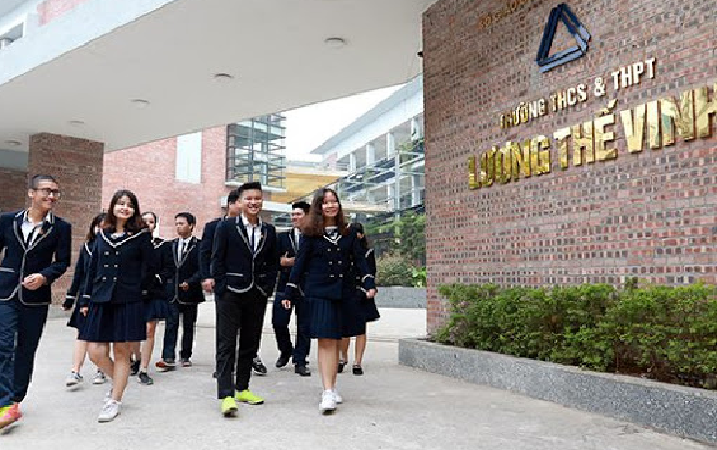 Một trường học ở Hà Nội không thu học phí 3 tháng, vay tiền ngân hàng để trả lương cho giáo viên