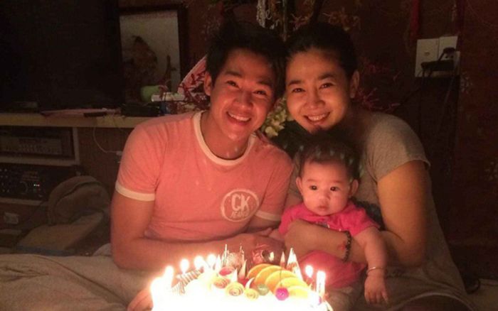 Bức ảnh gia đình hạnh phúc hiếm hoi chưa từng được tiết lộ của Phùng Ngọc Huy và Mai Phương