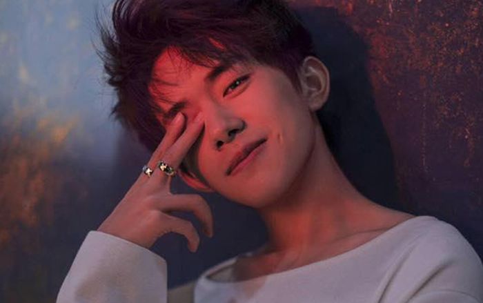 Dịch Dương Thiên Tỉ trở thành tiểu sinh duy nhất sau 95 hoàn thành bìa Ngũ đại tạp chí nam và nữ