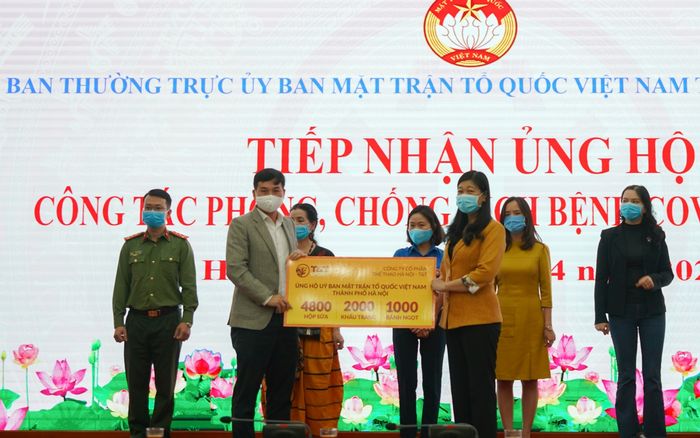 CLB Hà Nội góp 1 ngày lương để ủng hộ phòng chống Covid-19