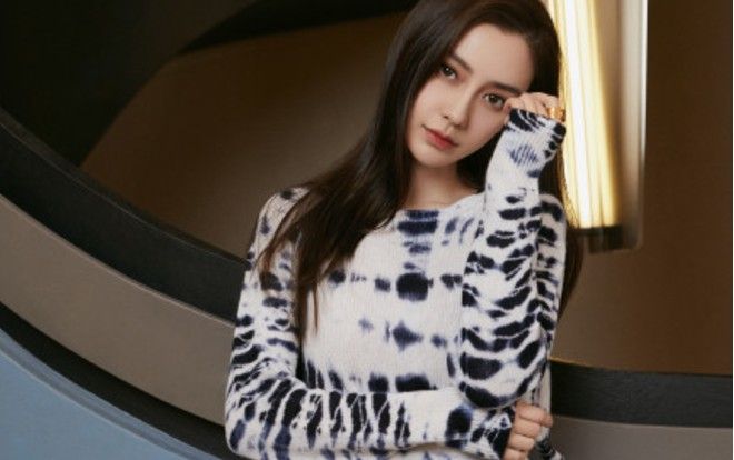 Ảnh chưa qua photoshop của Angelababy: Khéo léo khoe chân dài eo thon, thoạt nhìn cứ như cô gái tuổi đôi mươi