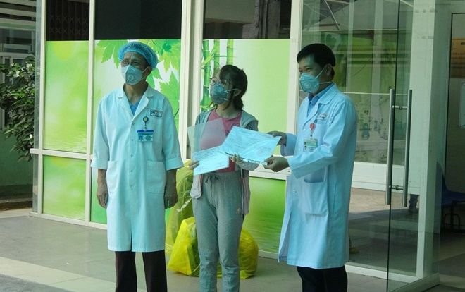 Hôm nay (10/4), cả nước có 16 bệnh nhân mắc COVID-19 được công bố khỏi bệnh