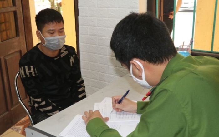 Tạm giữ hình sự đối tượng say xỉn giật máy đo thân nhiệt tại chốt kiểm soát dịch COVID-109