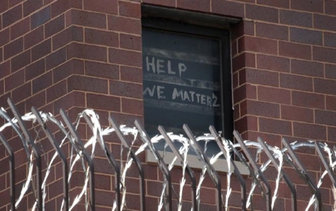 Phạm nhân Mỹ tuyệt vọng kêu cứu khi có người chết vì COVID-19 trong tù