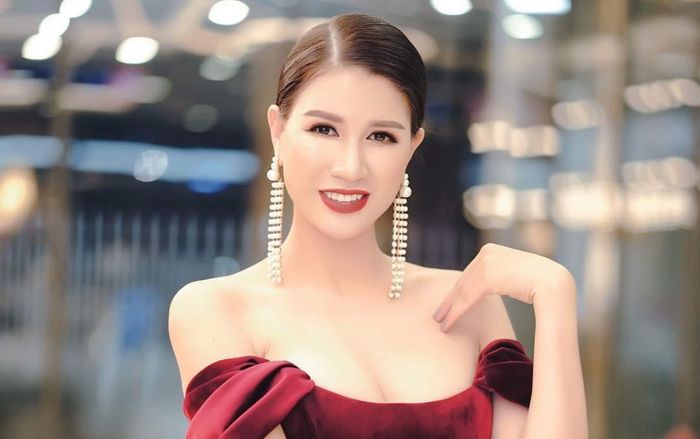 Trang Khàn lí giải vì sao mình sống thẳng nhưng 'bạn bè lại bỏ hết mà đi', cần bán hàng cho người có văn minh và trí tuệ