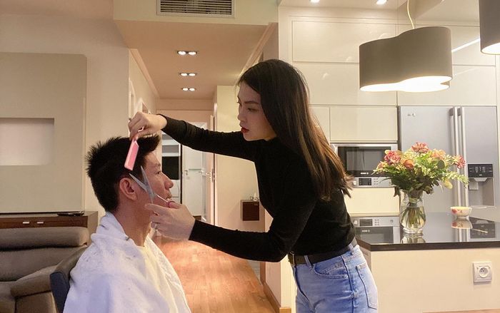 Sao Việt cắt tóc cho chồng con trong thời gian cách ly, Á hậu Diễm Trang được trả công cực ngọt
