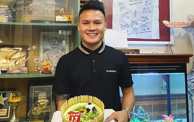 Quang Hải xăm hình trên bắp tay phải sau khi chia tay Nhật Lê